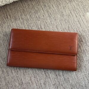 Louis Vuitton brown Epi Sarah wallet nice used condition.